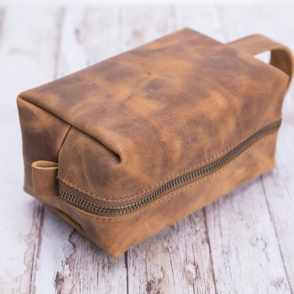 Med • Premium Leather Dopp Kit Makeup Bag Brown - Picture 4 of 8